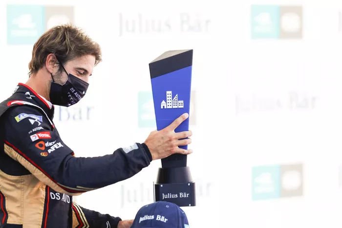 Con el premio de pole position Antonio Félix da Costa, DS Techeetah