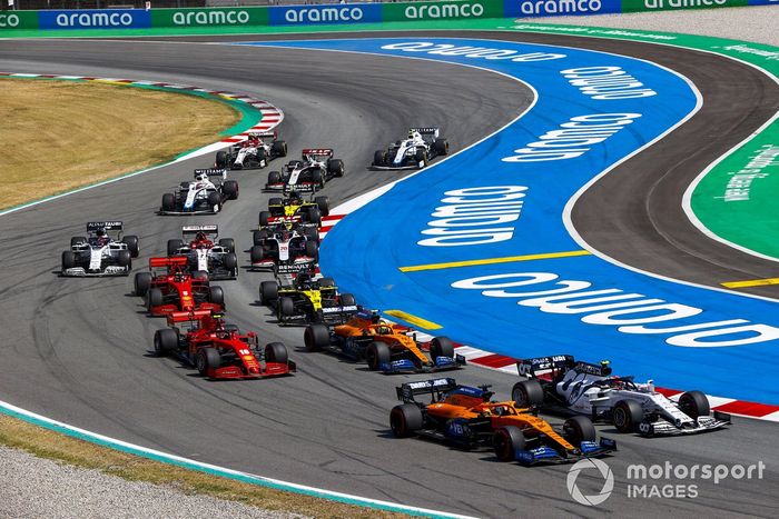 Arrancada Carlos Sainz Jr., McLaren MCL35, leads Pierre Gasly, AlphaTauri AT01, Lando Norris, McLaren MCL35, Charles Leclerc, Ferrari SF1000, Daniel Ricciardo, Renault F1 Team R.S.20, Sebastian Vettel, Ferrari SF1000