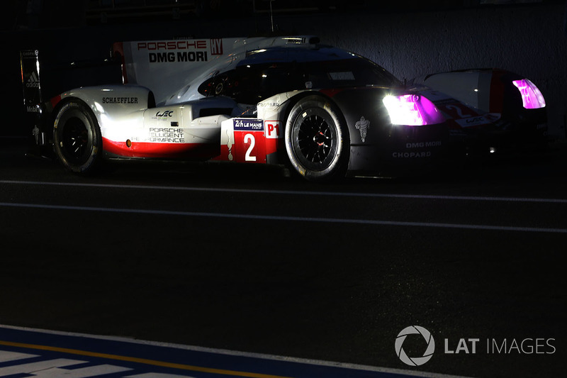 #2 Porsche Team Porsche 919 Hybrid: Timo Bernhard, Earl Bamber, Brendon Hartley