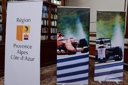 Les habillages de la conférence de presse du Grand Prix de France