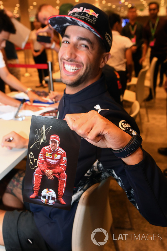 Daniel Ricciardo, Red Bull Racing, defaced Sebastian Vettel, Ferrari autograph card