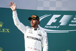 Подиум: обладатель второго места Льюис Хэмилтон, Mercedes AMG F1