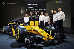 Die Renault-Fahrer, das Management und Sponsoren und Partner mit dem Renault RS17