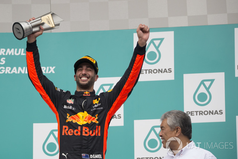 Podium: Daniel Ricciardo, Red Bull Racing celebrates