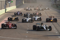 Lewis Hamilton, Mercedes AMG F1 W08, Sebastian Vettel, Ferrari SF70H, Lance Stroll, Williams FW40, D