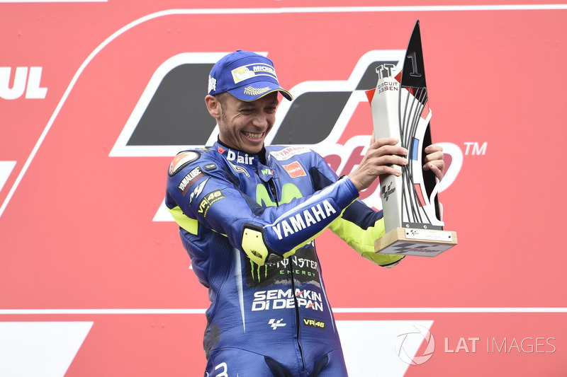 Podium : le vainqueur Valentino Rossi, Yamaha Factory Racing