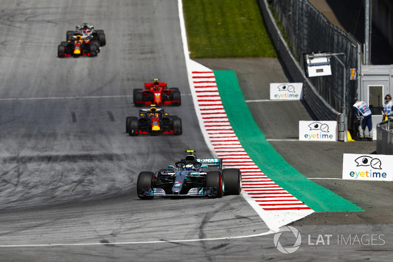 Valtteri Bottas, Mercedes AMG F1 W09, Max Verstappen, Red Bull Racing RB14, Kimi Raikkonen, Ferrari SF71H