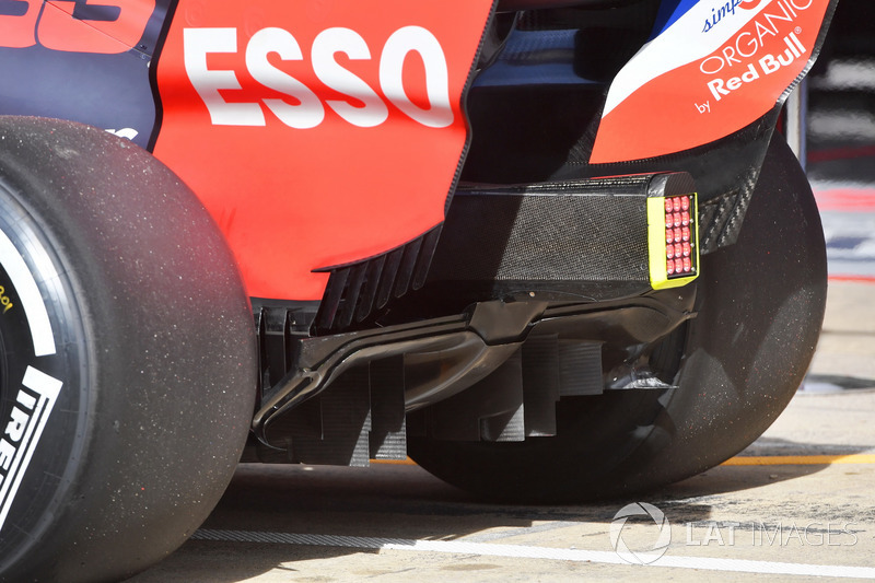 Red Bull Racing RB14 arka taraf detayı