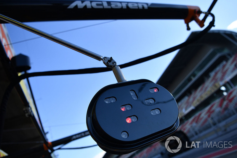 McLaren pit stop lights