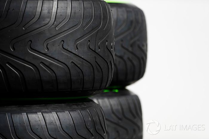 Pirelli neumáticos en el paddock