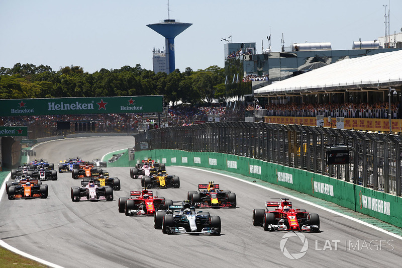 Départ : Valtteri Bottas, Mercedes AMG F1 mène