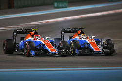 Esteban Ocon, Manor MRT05 à la lutte avec Pascal Wehrlein, Manor MRT05