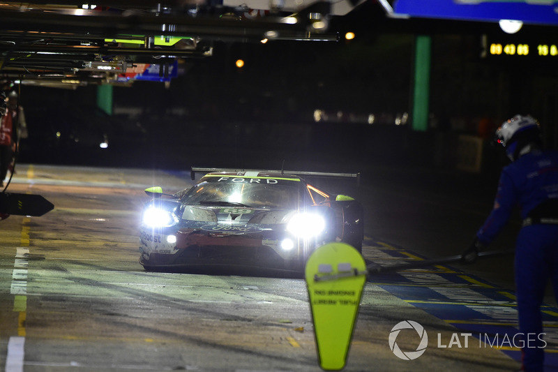 #69 Ford Chip Ganassi Racing Ford GT: Ryan Briscoe, Richard Westbrook, Scott Dixon, pit stop