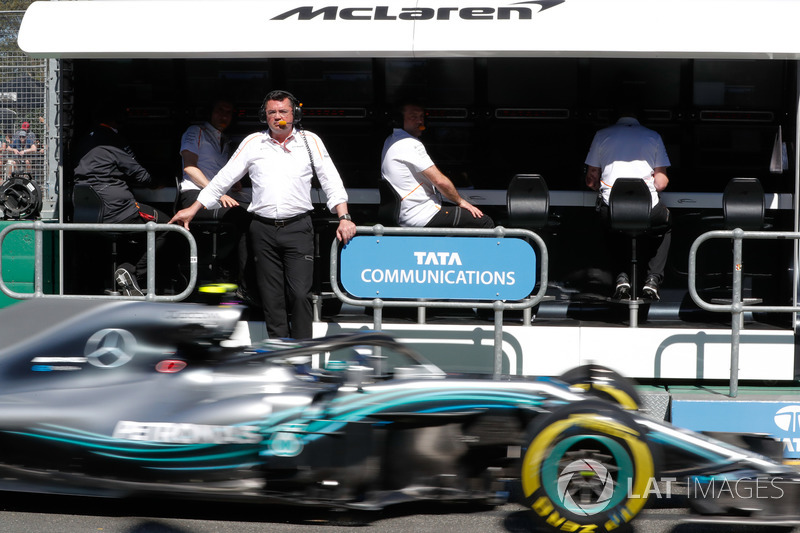 Eric Boullier, Racing Director, McLaren, on the pit wall as Valtteri Bottas, Mercedes AMG F1 W09, pa