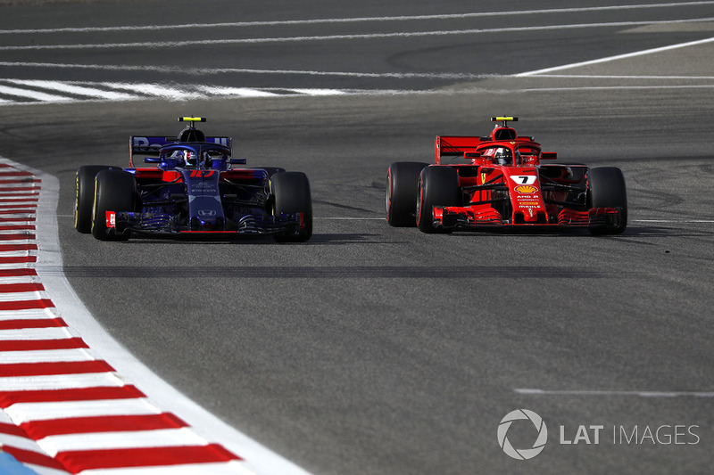 Pierre Gasly, Scuderia Toro Rosso STR13 et Kimi Raikkonen, Ferrari SF71H