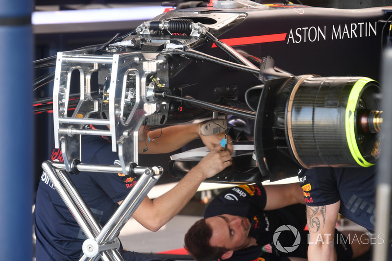 Red Bull Racing RB14 ön süspansiyon detay