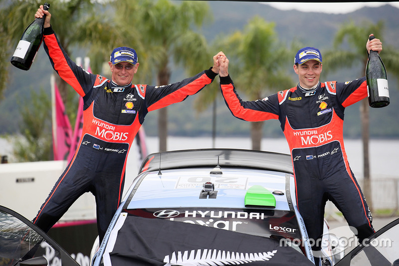 Winners Hayden Paddon, John Kennard, Hyundai Motorsport