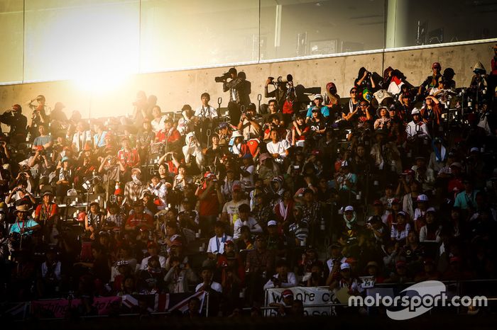 Aficionados en la tribuna