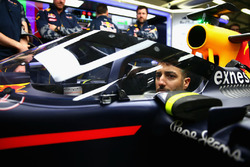 Daniel Ricciardo, Red Bull Racing RB12 con el aeroscreen