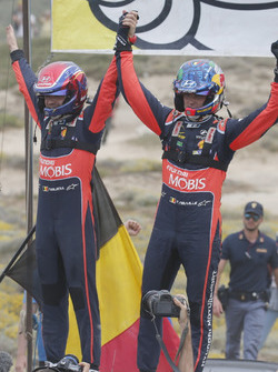 Ganadores Thierry Neuville, Nicolas Gilsoul, Hyundai i20 WRC, Hyundai Motorsport