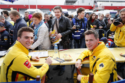 Handtekeningsessie: Hugo Valente, LADA Sport Rosneft, Lada Vesta en Nicky Catsburg, LADA Sport Rosne