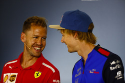 Sebastian Vettel, Ferrari, ve Brendon Hartley, Toro Rosso