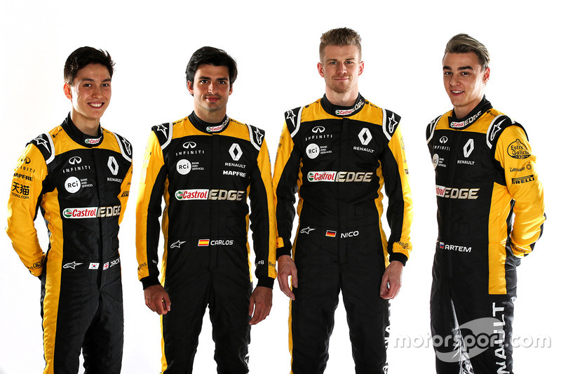 Carlos Sainz Jr., Nico Hulkenberg, Renault Sport F1 Team, Jack Aitken, pilote d'essais et de réserve Renault Sport F1 Team, et Artem Markelov, pilote d'essais et de développement Renault Sport F1 Team