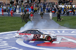 Race winner Joey Logano, Team Penske, Ford Mustang Discount Tire
