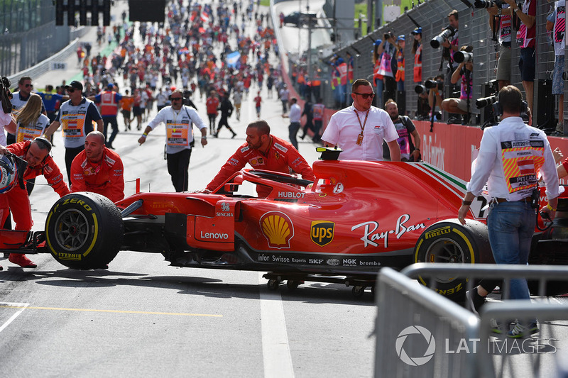 La Ferrari SF71H dans le parc fermé