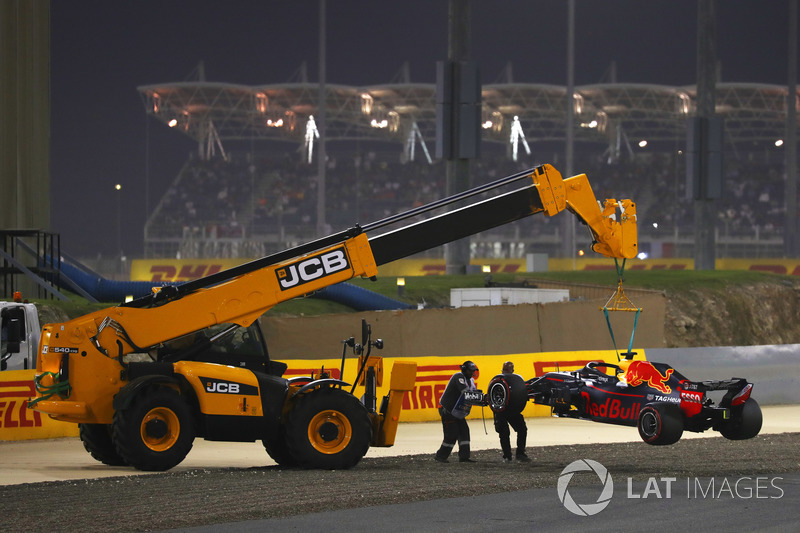 Red Bull Racing RB14 dievakuasi