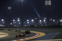 Макс Ферстаппен, Red Bull Racing RB14 Tag Heuer, Брендон Хартлі, Toro Rosso STR13 Honda,Карлос Сайнс