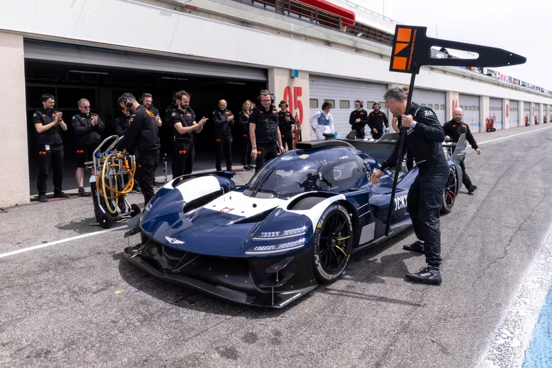 Jacky Ickx, Genesis Magma Racing