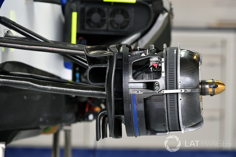 Детали передних тормозов Sauber C36