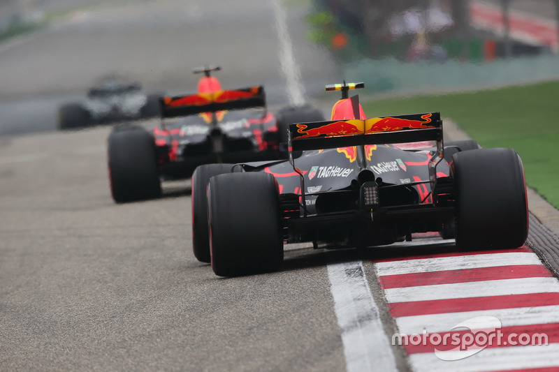 Daniel Ricciardo, Red Bull Racing RB13, devant Max Verstappen, Red Bull Racing RB13