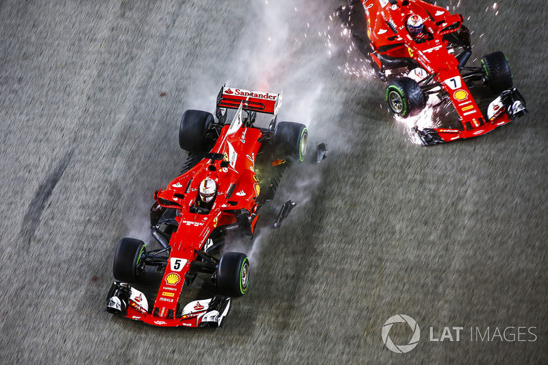 Sebastian Vettel, Ferrari SF70H, Kimi Raikkonen, Ferrari SF70H, se crashent au départ