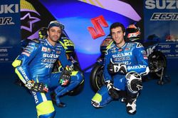 Andrea Iannone y Alex Rins en la presentación de Suzuki