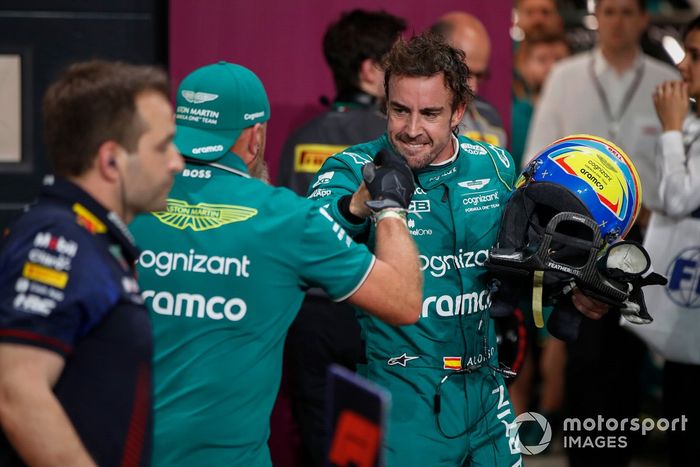 Fernando Alonso, Aston Martin F1 Team, celebra un buen resultado en la calificación