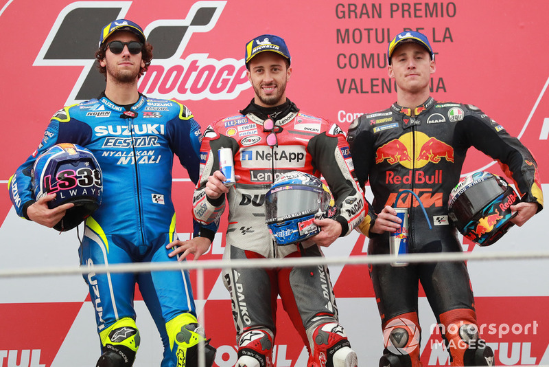 Подіум: друге місце Алекс Рінс, Team Suzuki MotoGP, переможець гонки Андреа Довіціозо, Ducati Team, третє місце Пол Еспаргаро, Red Bull KTM Factory Racing