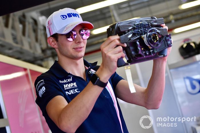 Esteban Ocon, Racing Point Force India F1 Team con su volante