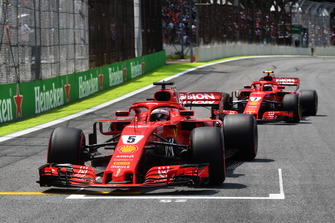 Sebastian Vettel, Ferrari SF71H et Kimi Raikkonen, Ferrari SF71H sur la grille