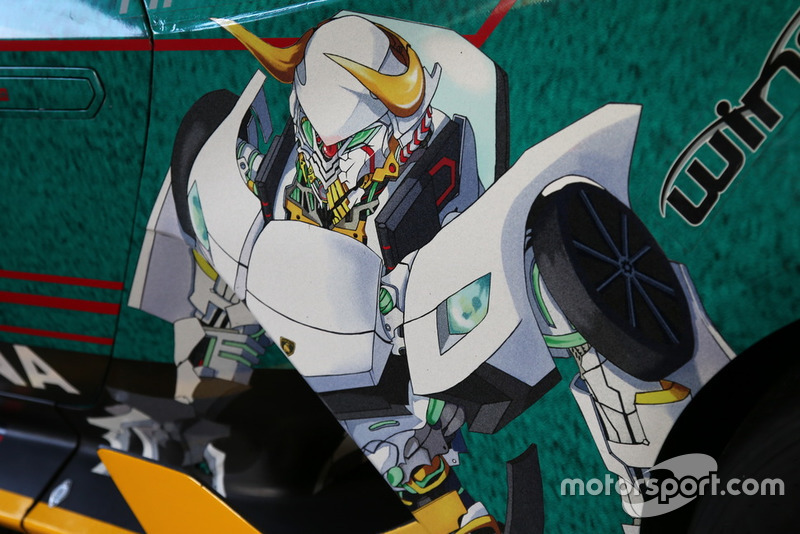 Gundam su una Huracan Super Trofeo