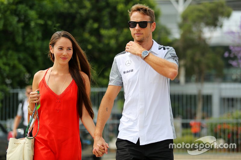 Jessica Michibata, Jenson Button'ın kız arkadaşı