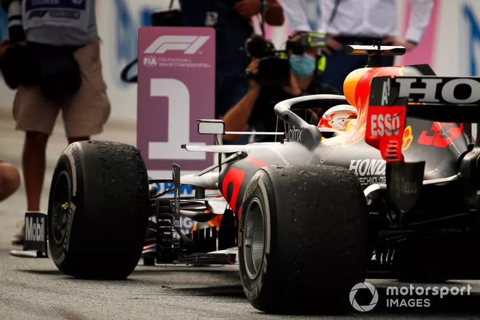 Ganador Max Verstappen, Red Bull Racing,  en Parc Ferme