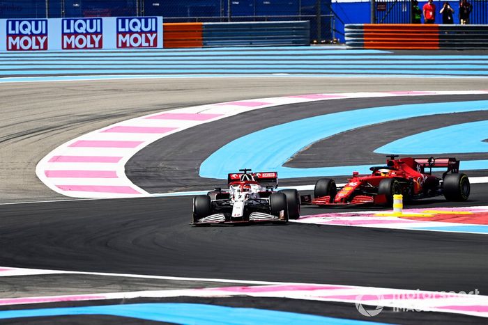 Kimi Raikkonen, Alfa Romeo Racing C41, Charles Leclerc, Ferrari SF21