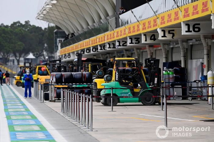 Montacargas en el pitlane