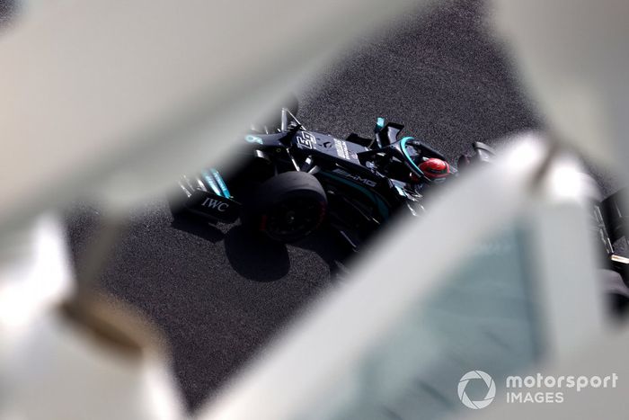 George Russell, Mercedes W10 adaptado (muleto) con los Pirelli de 18 pulgadas 