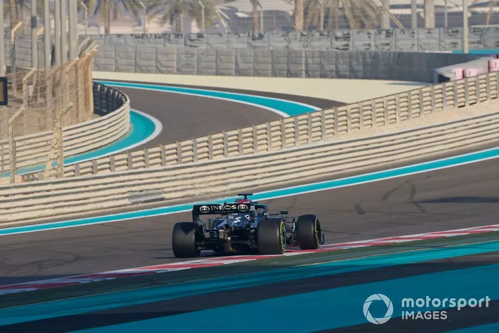 Nyck de Vries, Mercedes W12 