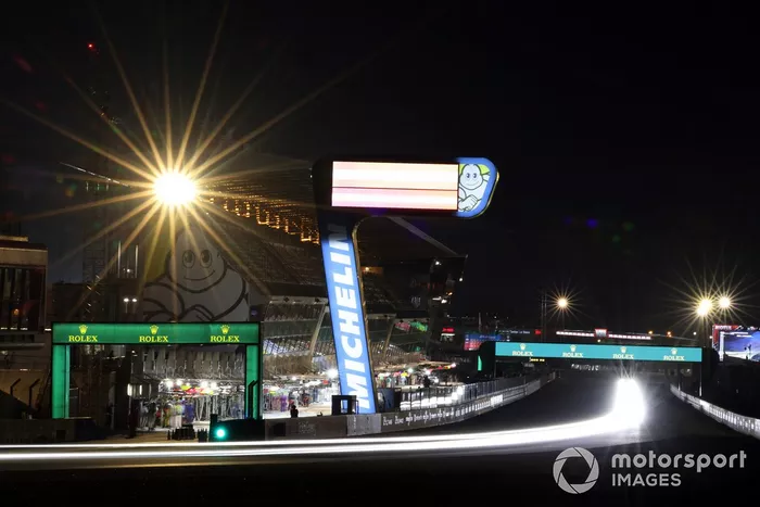 Acción en Le Mans de noche