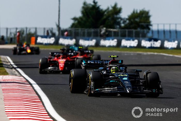 Lewis Hamilton, Mercedes F1 W14, Charles Leclerc, Ferrari SF-23