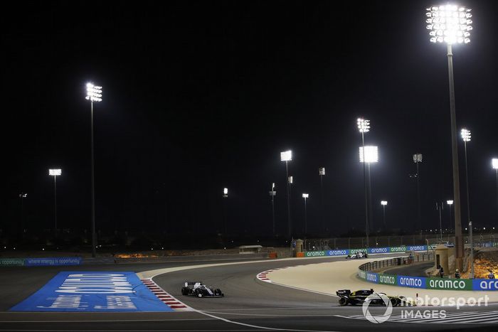 Daniel Ricciardo, Renault F1 Team R.S.20, George Russell, Williams FW43